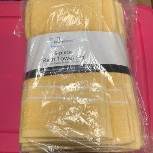 NWT Bath Towel Set-yellow